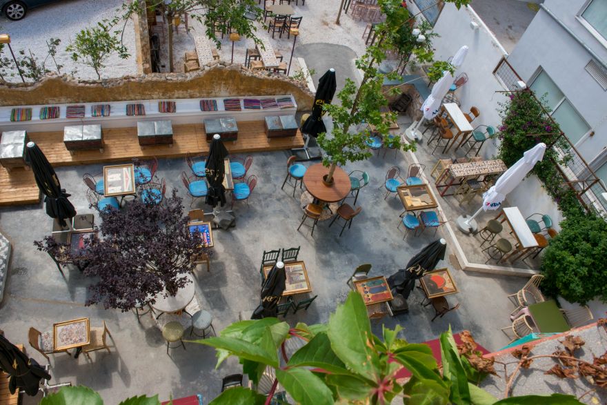 Δέκα cafe στην Αθήνα για να δουλέψεις από το laptop σου (και έχουν  εξωτερικούς χώρους) | It's Possible